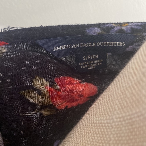 0️⃣3️⃣American Eagle Floral shirt - Picture 3 of 4